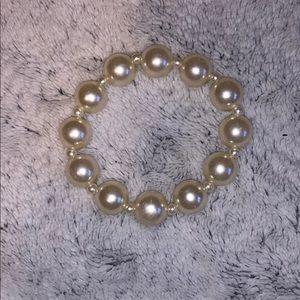 Elastic pearl bracelet